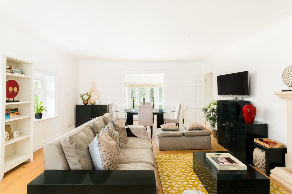 Property photo 2 of 23