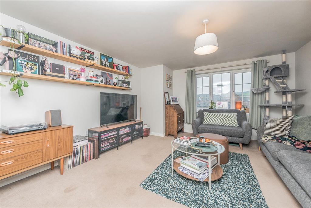 Property photo 2 of 17 Living Room: