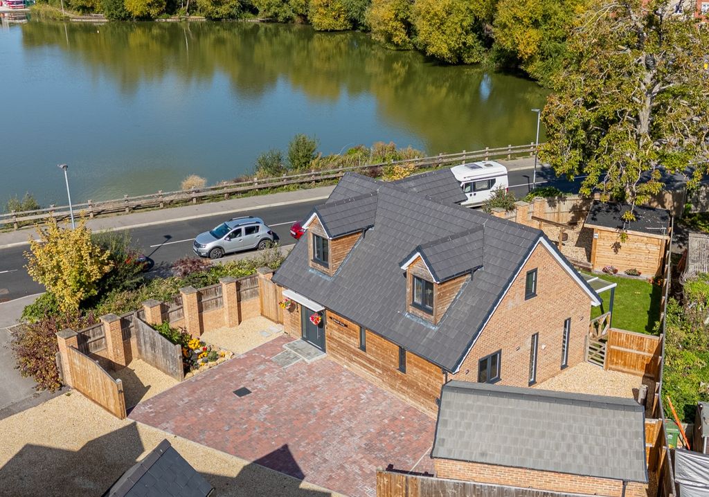 Property photo 1 of 25