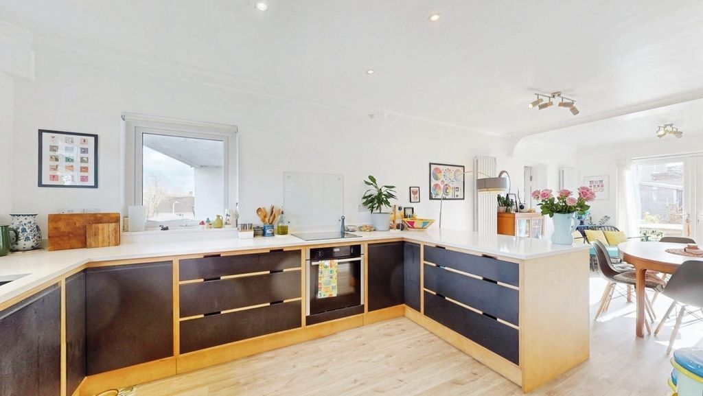 Property photo 3 of 18 Pbox-Img.Jpg