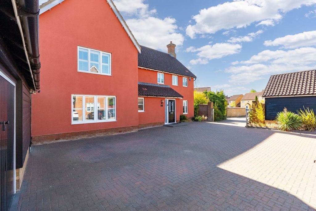 Property photo 2 of 31