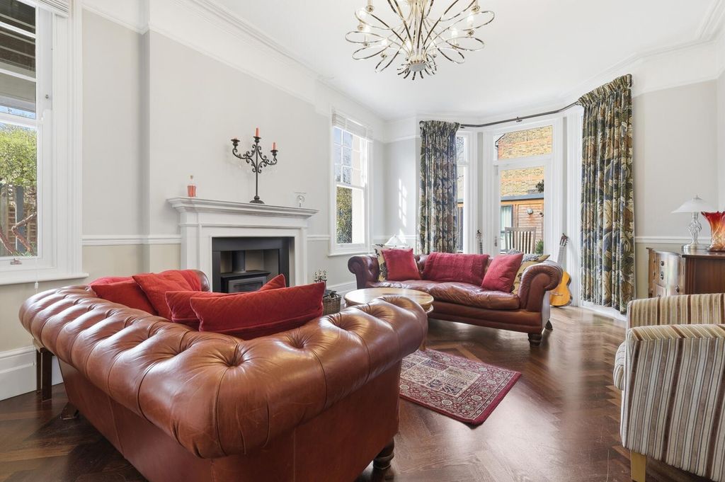 Property photo 2 of 36 Living Room