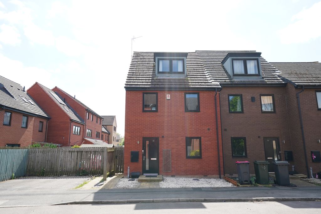 Property photo 3 of 23