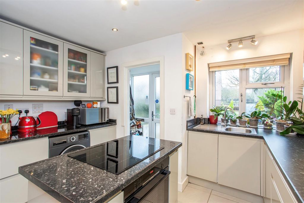 Property photo 2 of 21 Kitchen