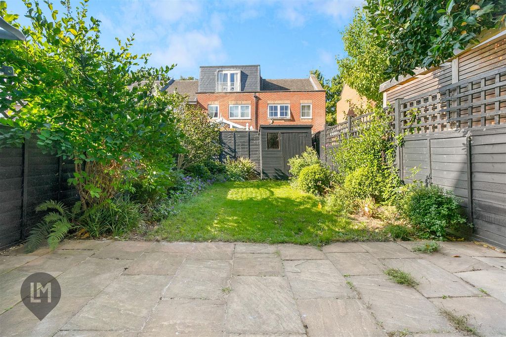 Property photo 2 of 9 Garden