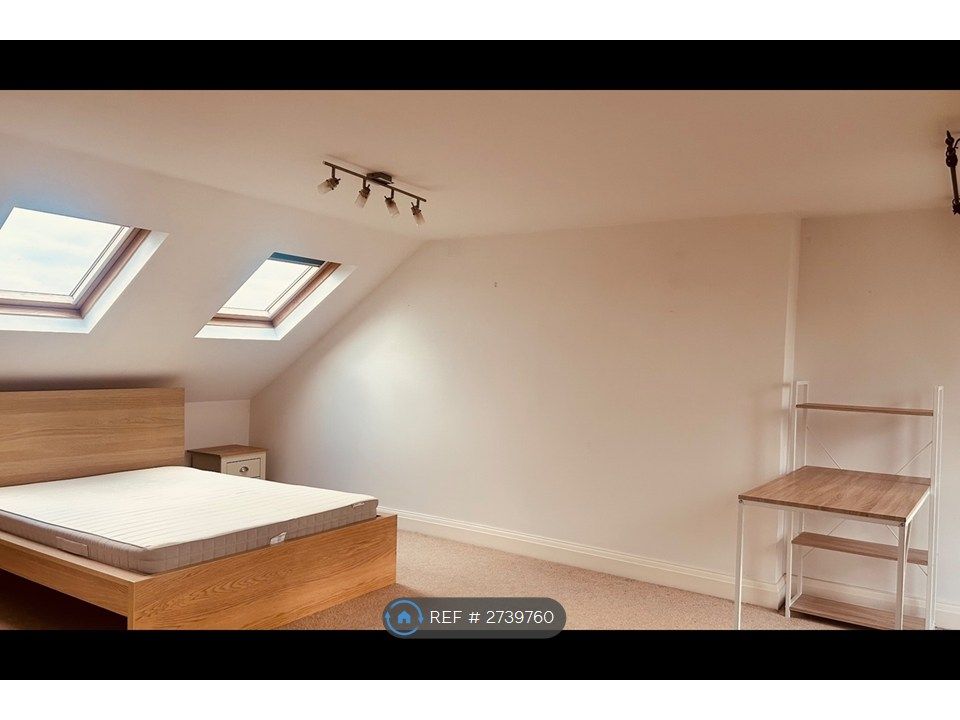 Property photo 2 of 5 Master Room With Ensuite