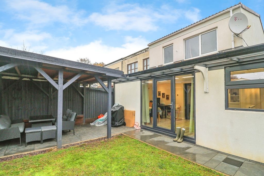 Property photo 3 of 17 Photo