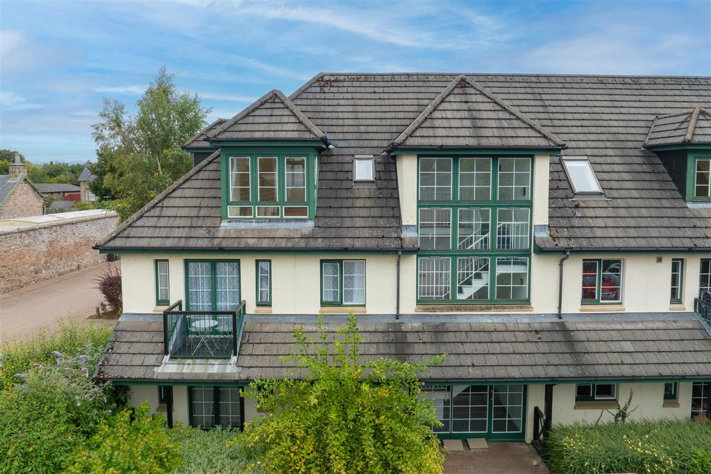 Property photo 1 of 15 1 Front 27 Wellingtonia Court.Jpg