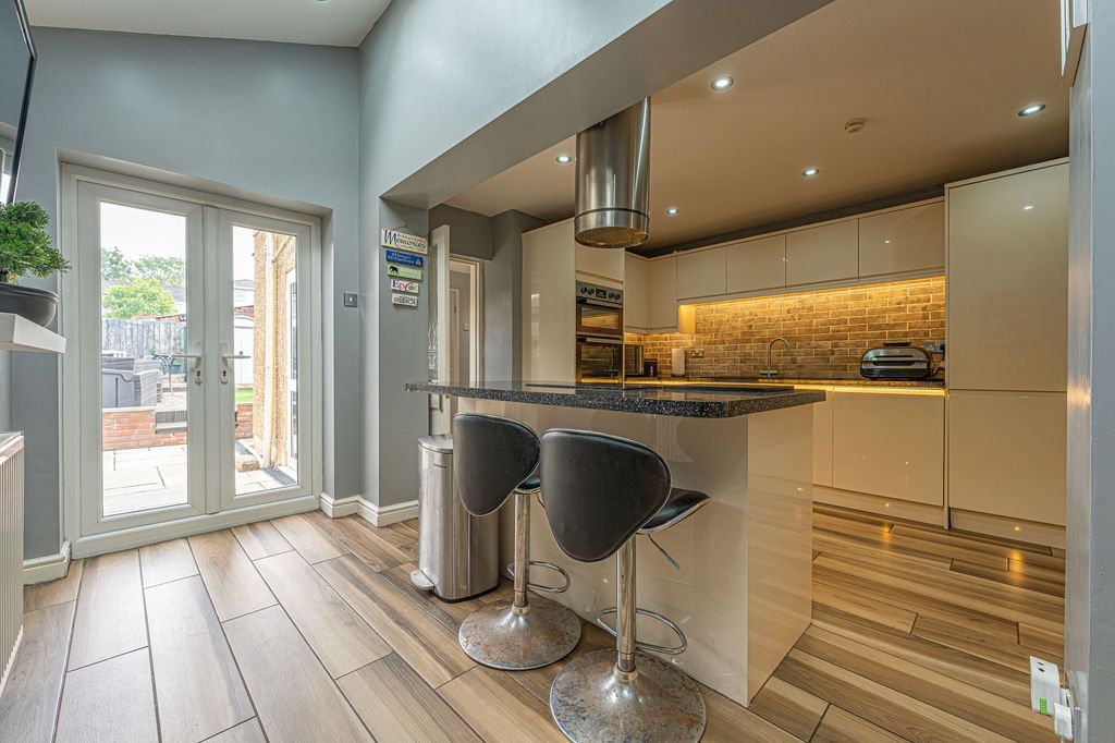 Property photo 1 of 41