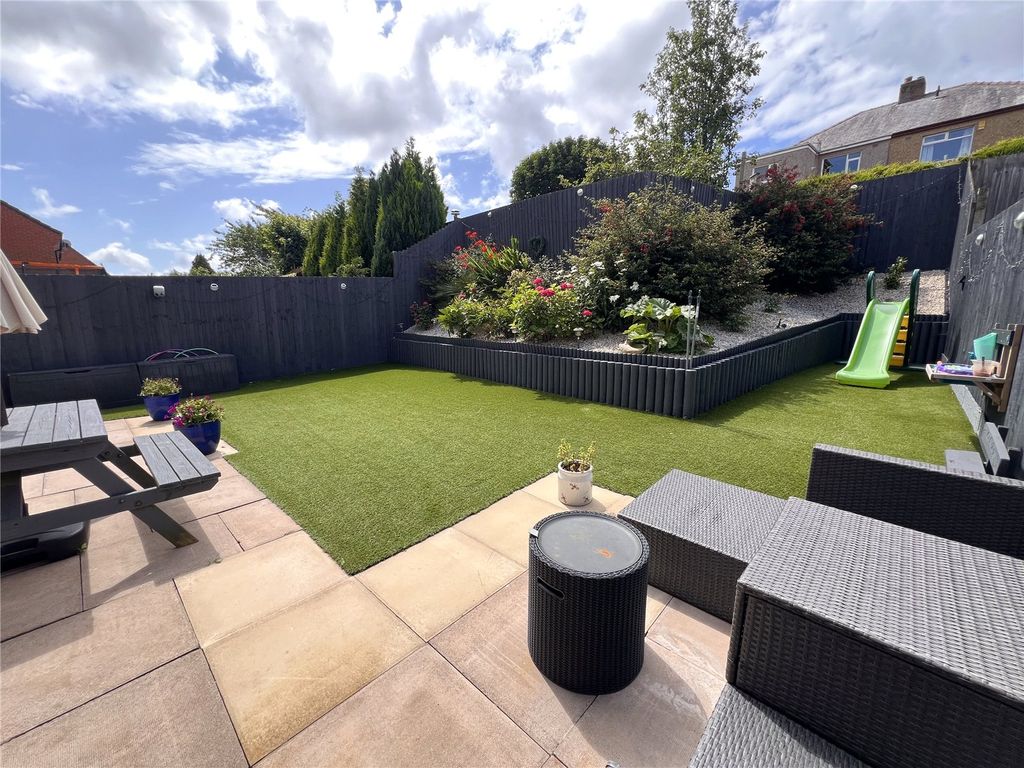 Property photo 2 of 22 Picture No. 29