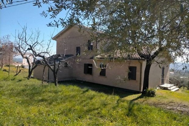 Property photo 2 of 20