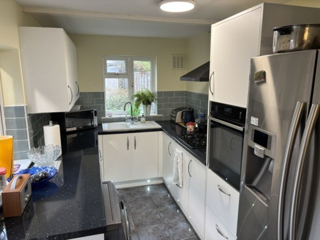 Property photo 2 of 11 Modern Kitchen