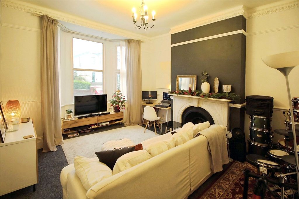 Property photo 3 of 7 Lounge