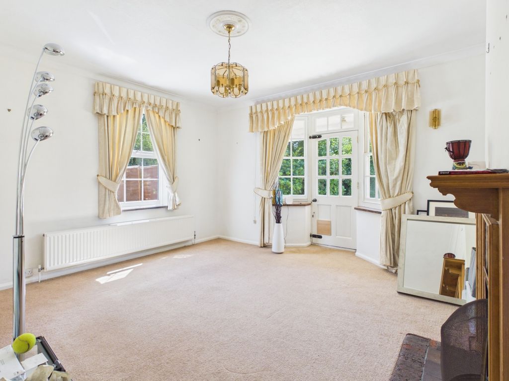 Property photo 3 of 15 Sitting Room