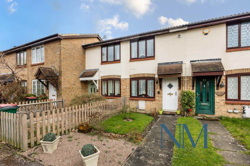 Property photo 1 of 13 2 Bed Terraced House For Sale Ferndown, Crawley Rh10