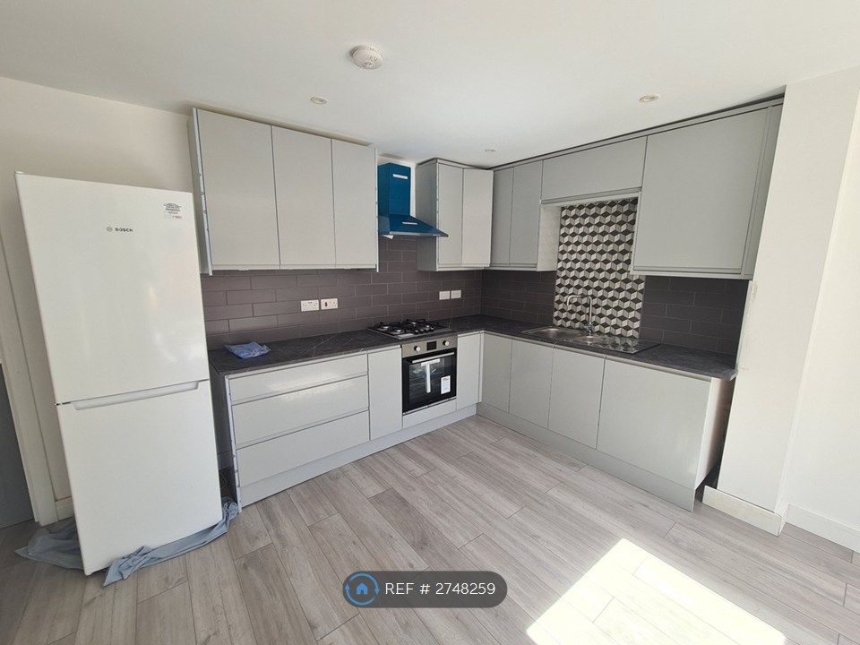 Property photo 3 of 17 Kitchen