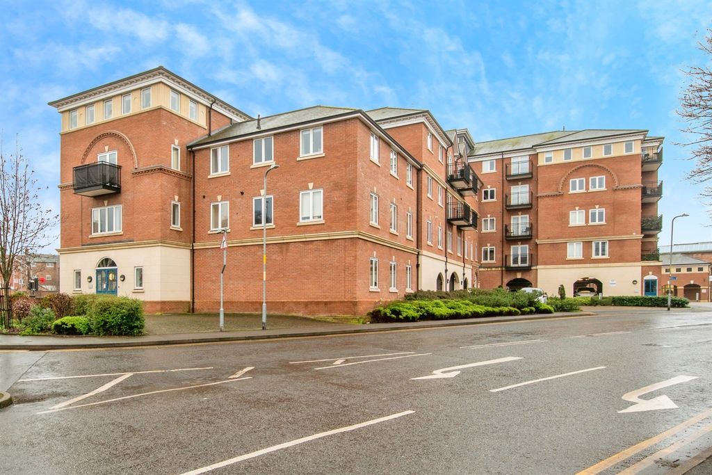 Property photo 1 of 18