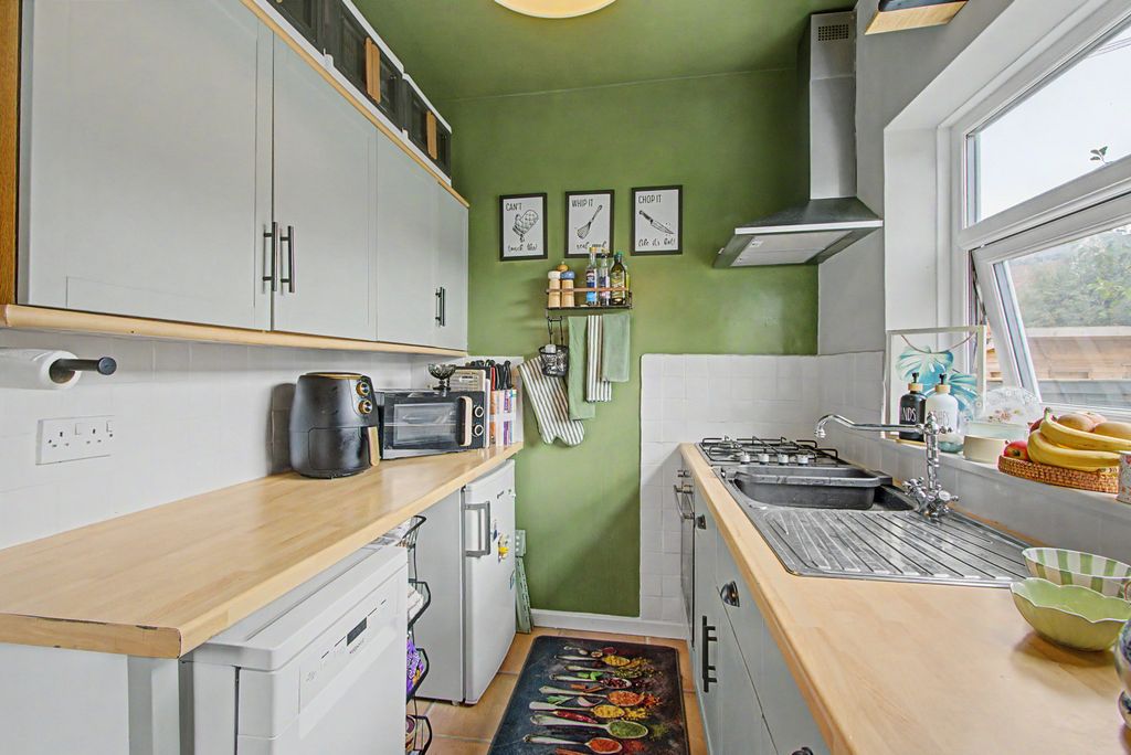 Property photo 3 of 18 Kitchen