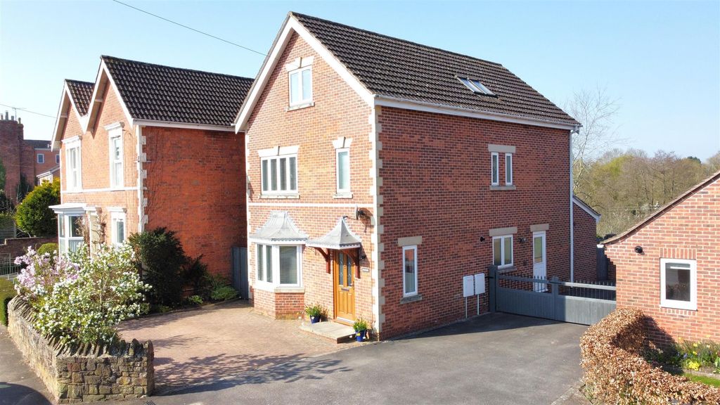 Property photo 1 of 36
