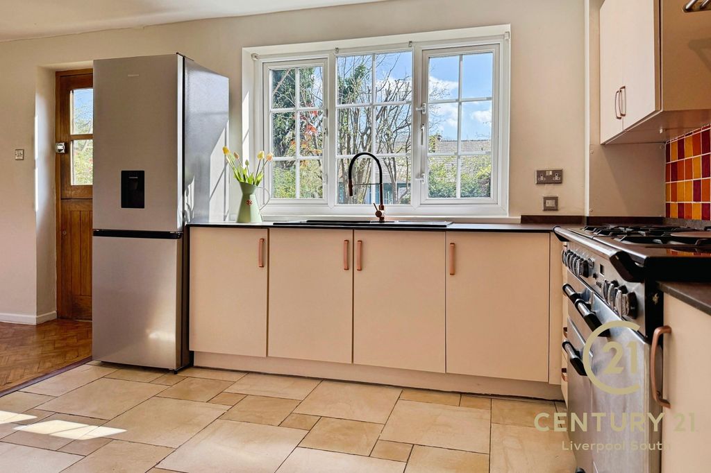 Property photo 3 of 28