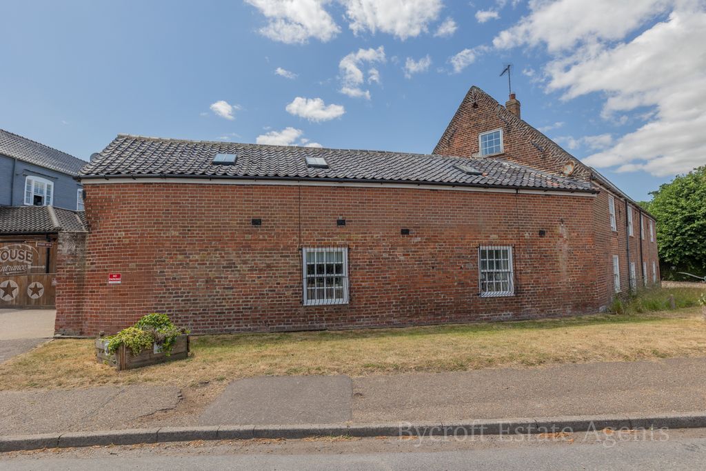 Property photo 3 of 15