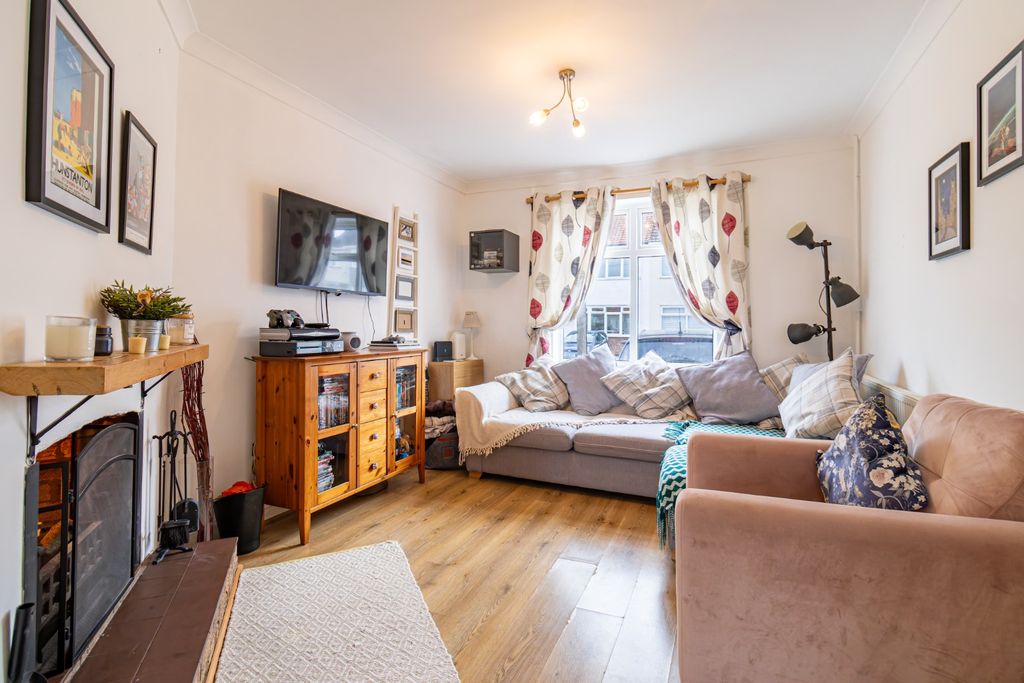 Property photo 2 of 25 4542944