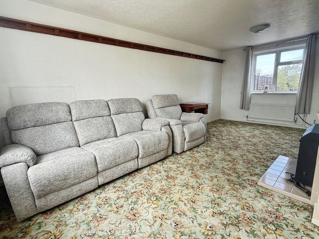 Property photo 2 of 13 5479872