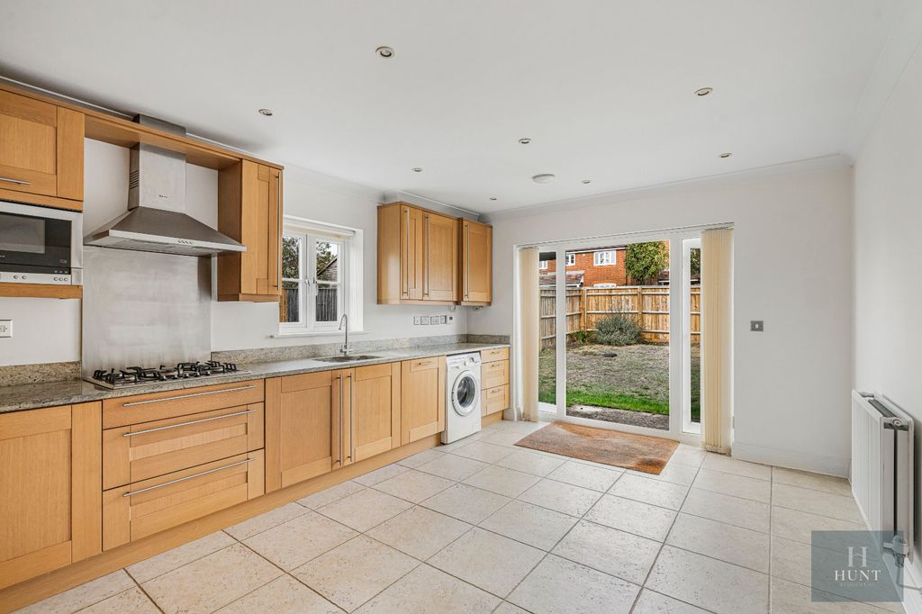 Property photo 3 of 20 Kitchen/Breakfast