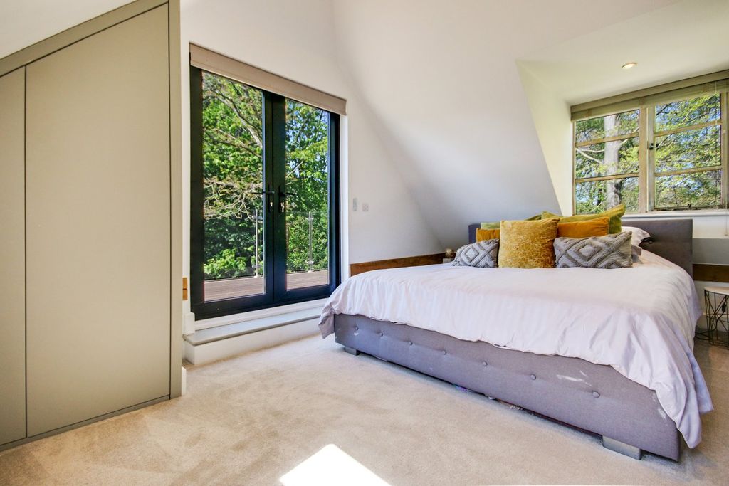 Property photo 3 of 23