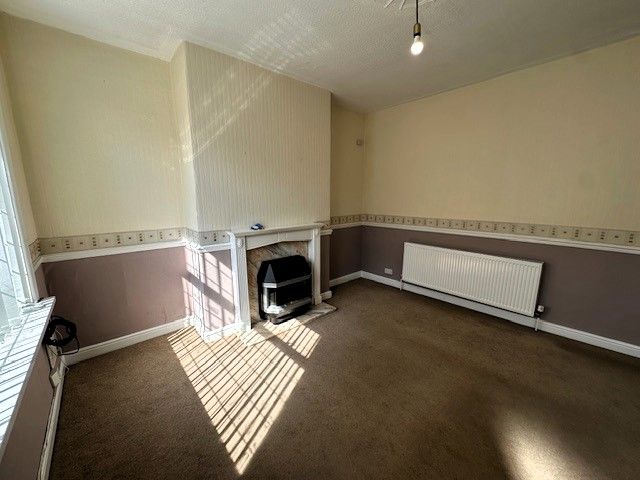 Property photo 3 of 16 Lounge