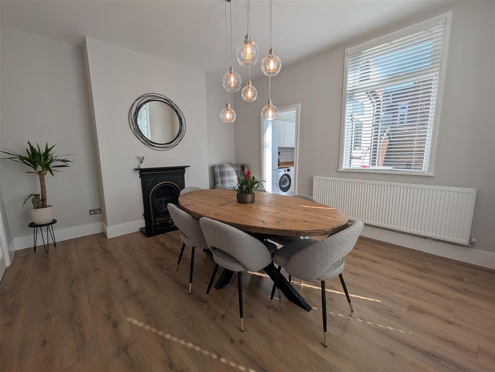 Property photo 3 of 11 Dining Room