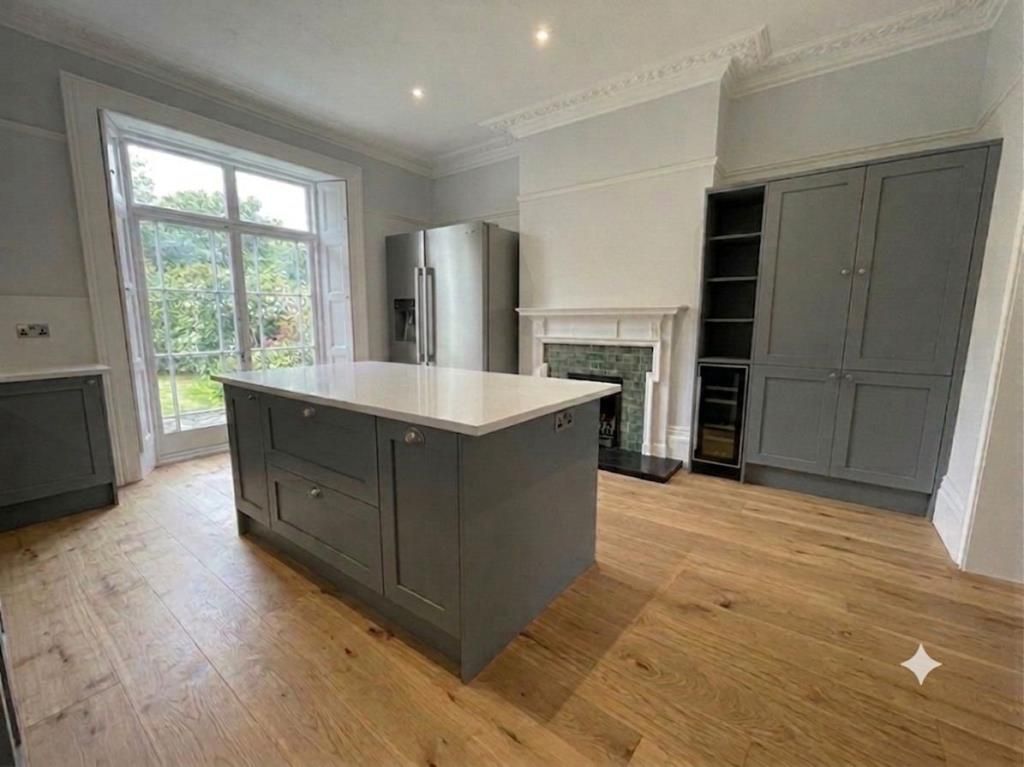 Property photo 3 of 7 Kitchen