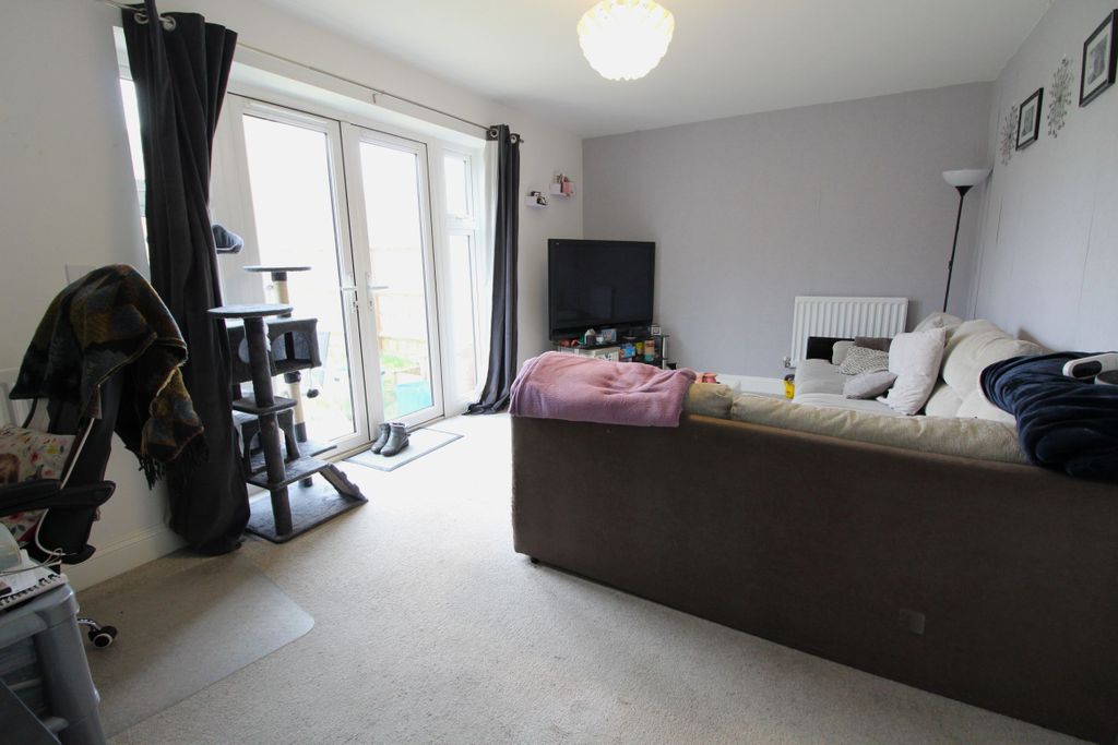 Property photo 3 of 12 Lounge