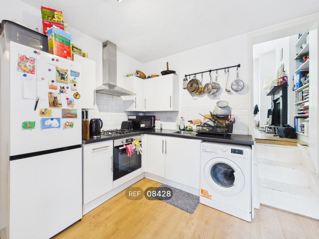 Property photo 3 of 5 Kitchen