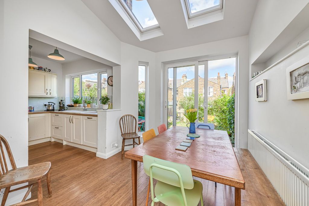 Property photo 2 of 23 Picture No. 13