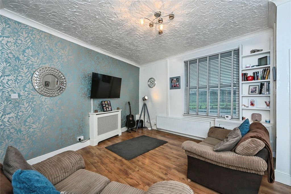 Property photo 2 of 17 Picture No. 16