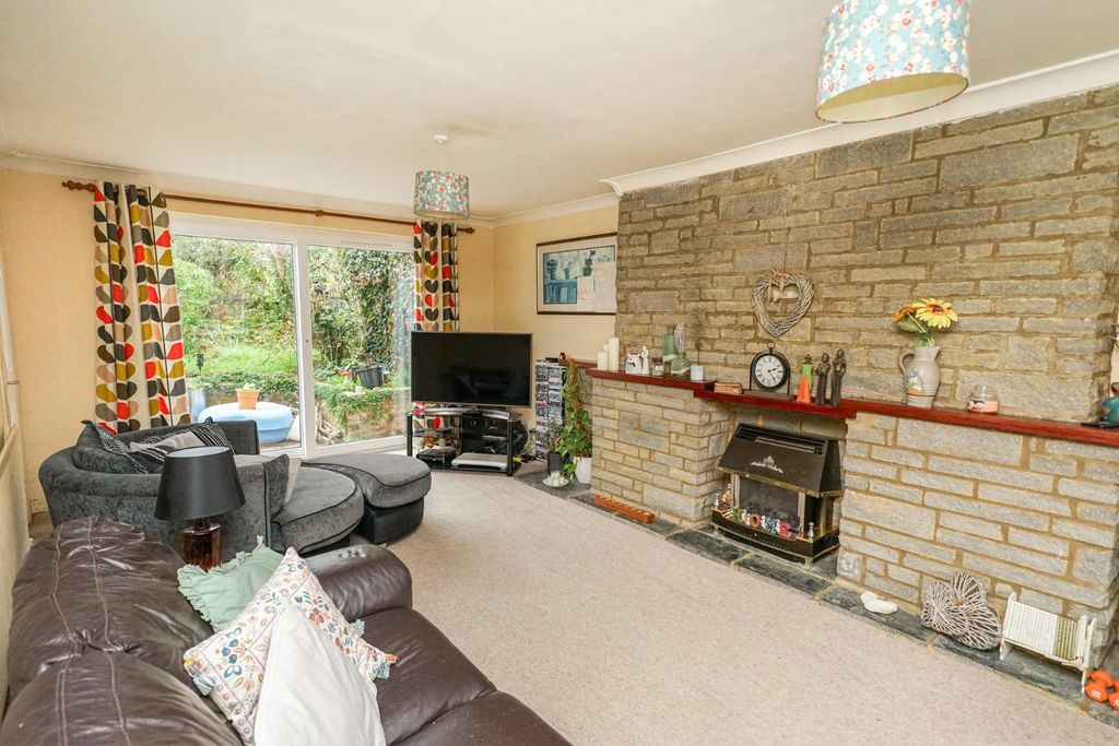 Property photo 2 of 25