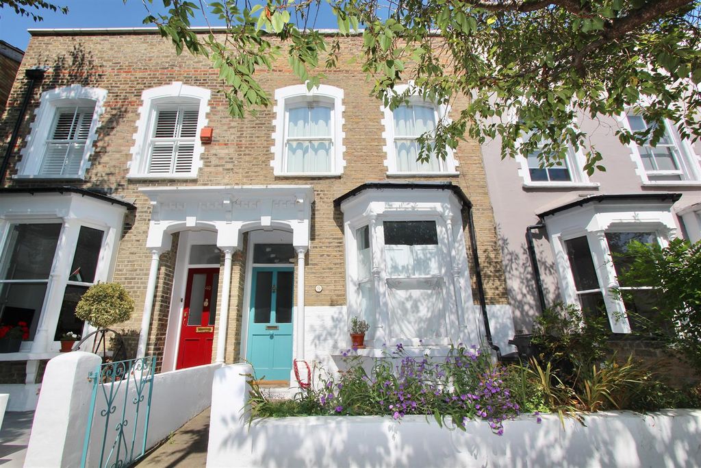 Property photo 1 of 24 Sydner Road, N16