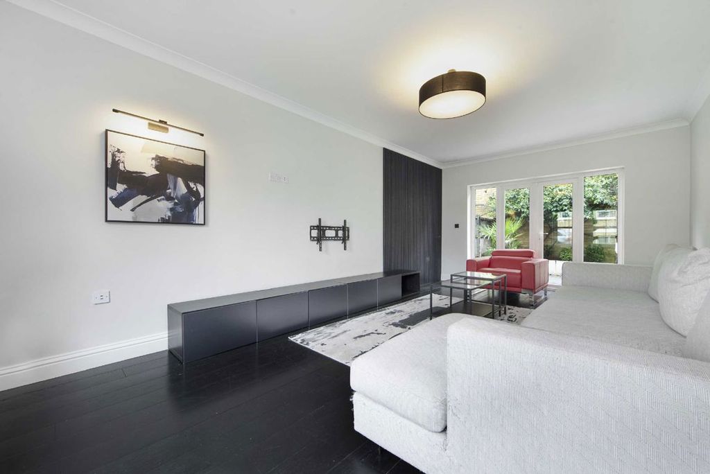 Property photo 2 of 9