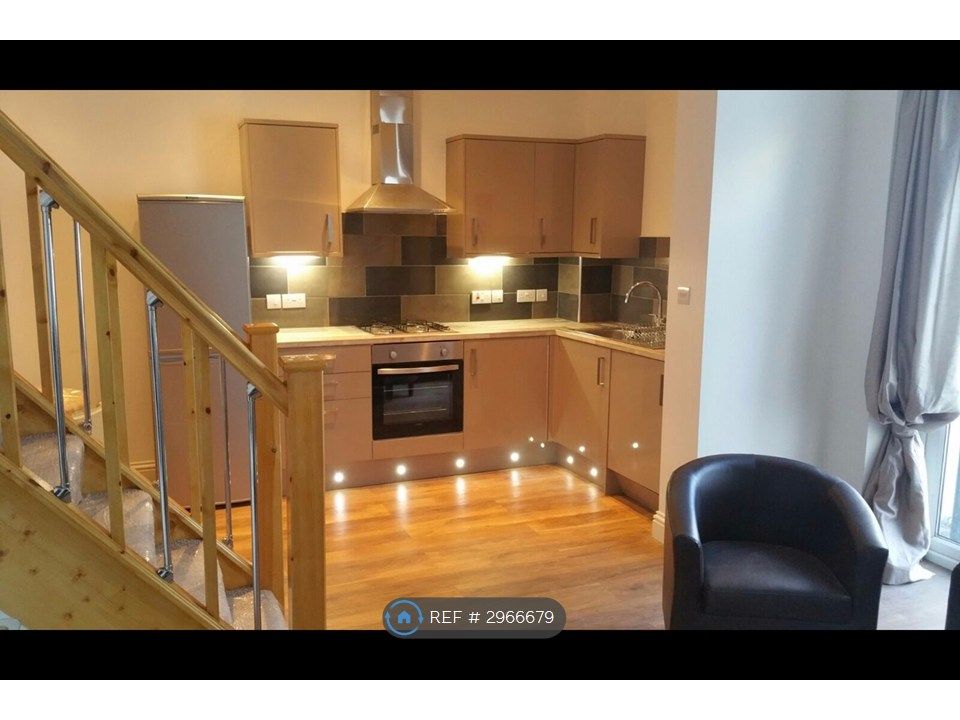 Property photo 2 of 12 Large Open Plan Living Area With High Ceilings