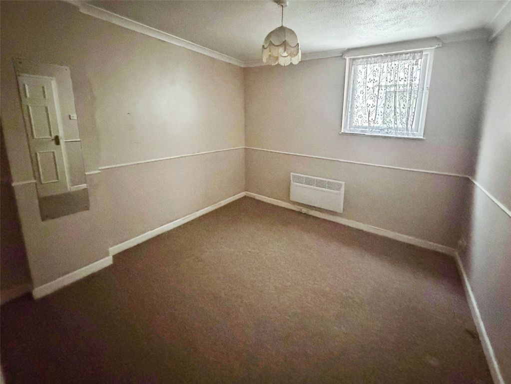 Property photo 2 of 9 Bedroom