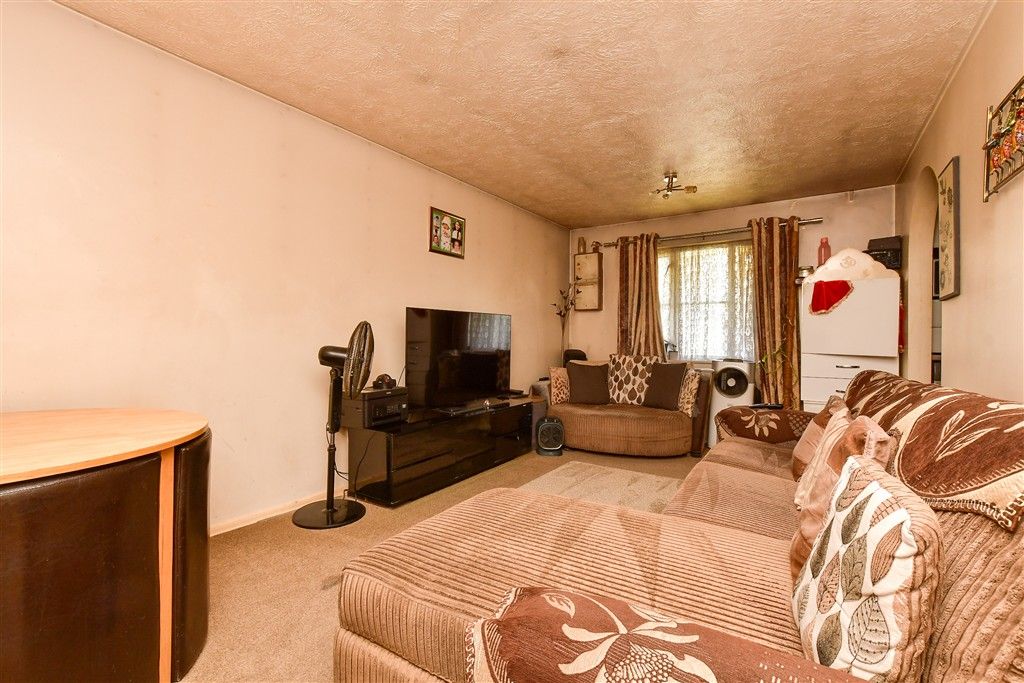 Property photo 3 of 8 Lounge