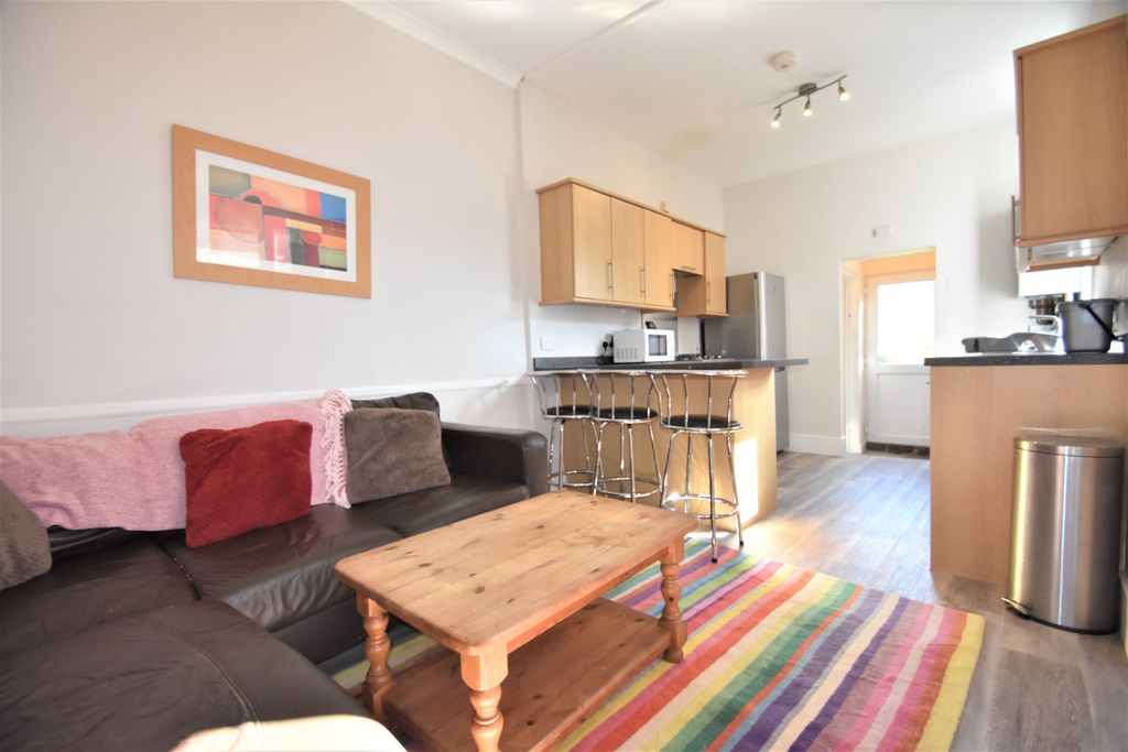 Property photo 2 of 9 Photo 04