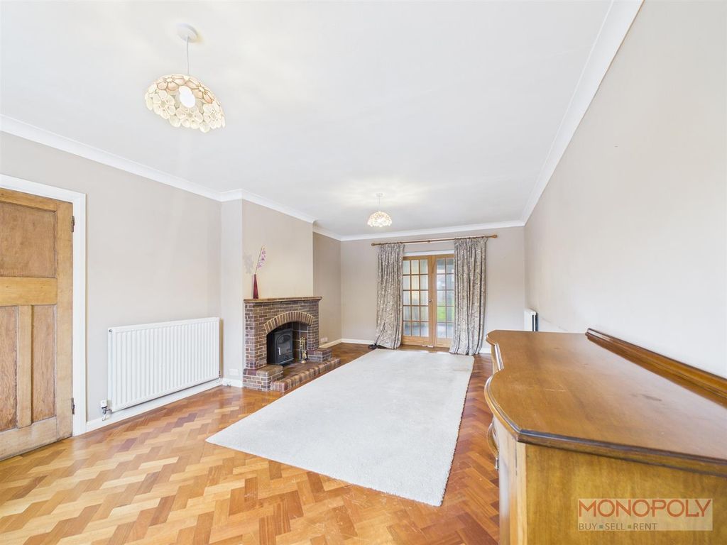 Property photo 2 of 14 Lounge