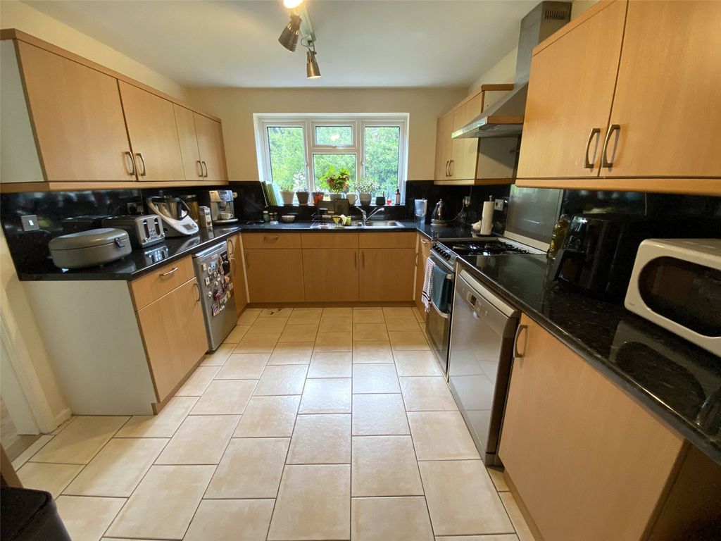 Property photo 2 of 16 Picture No. 14