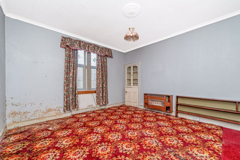 Property photo 2 of 18 Lounge