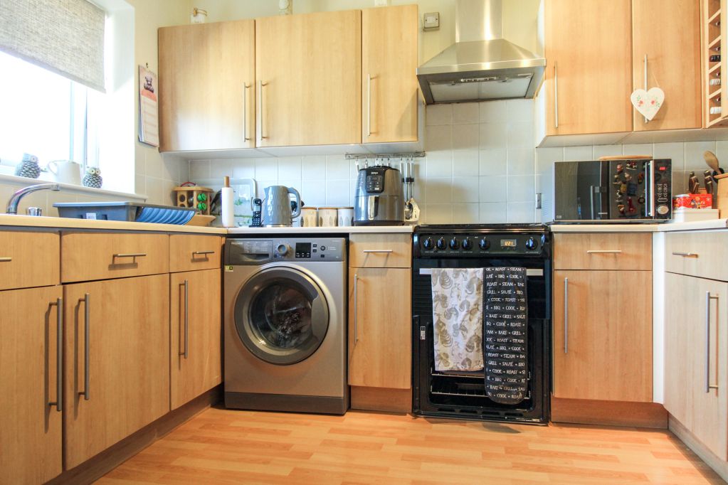 Property photo 2 of 11 Kitchen