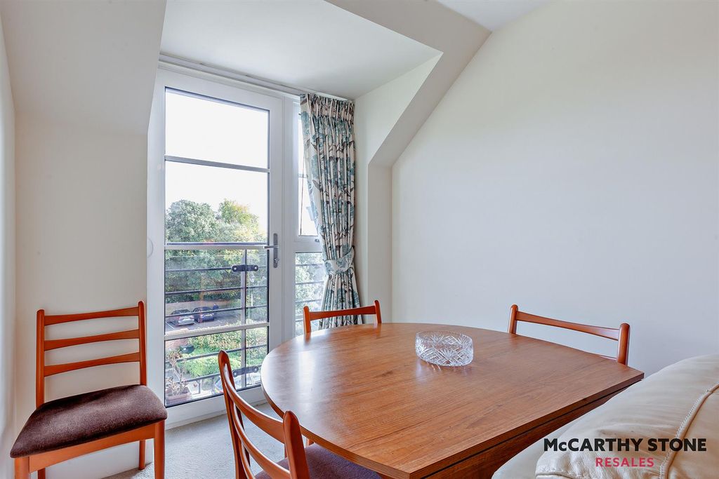 Property photo 3 of 22 8627943-Interior12-800.Jpg
