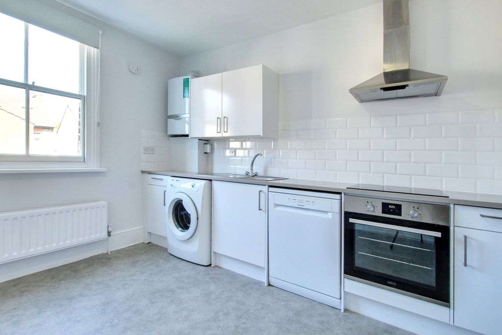 Property photo 3 of 8 3.Kitchen.Jpg