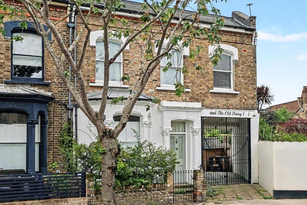 Property photo 1 of 11 External